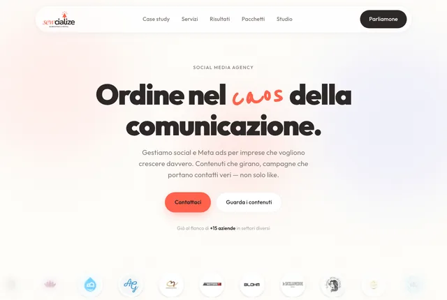 Home di sewcialize, social media agency: titolo «Ordine nel caos della comunicazione» e loghi dei clienti.